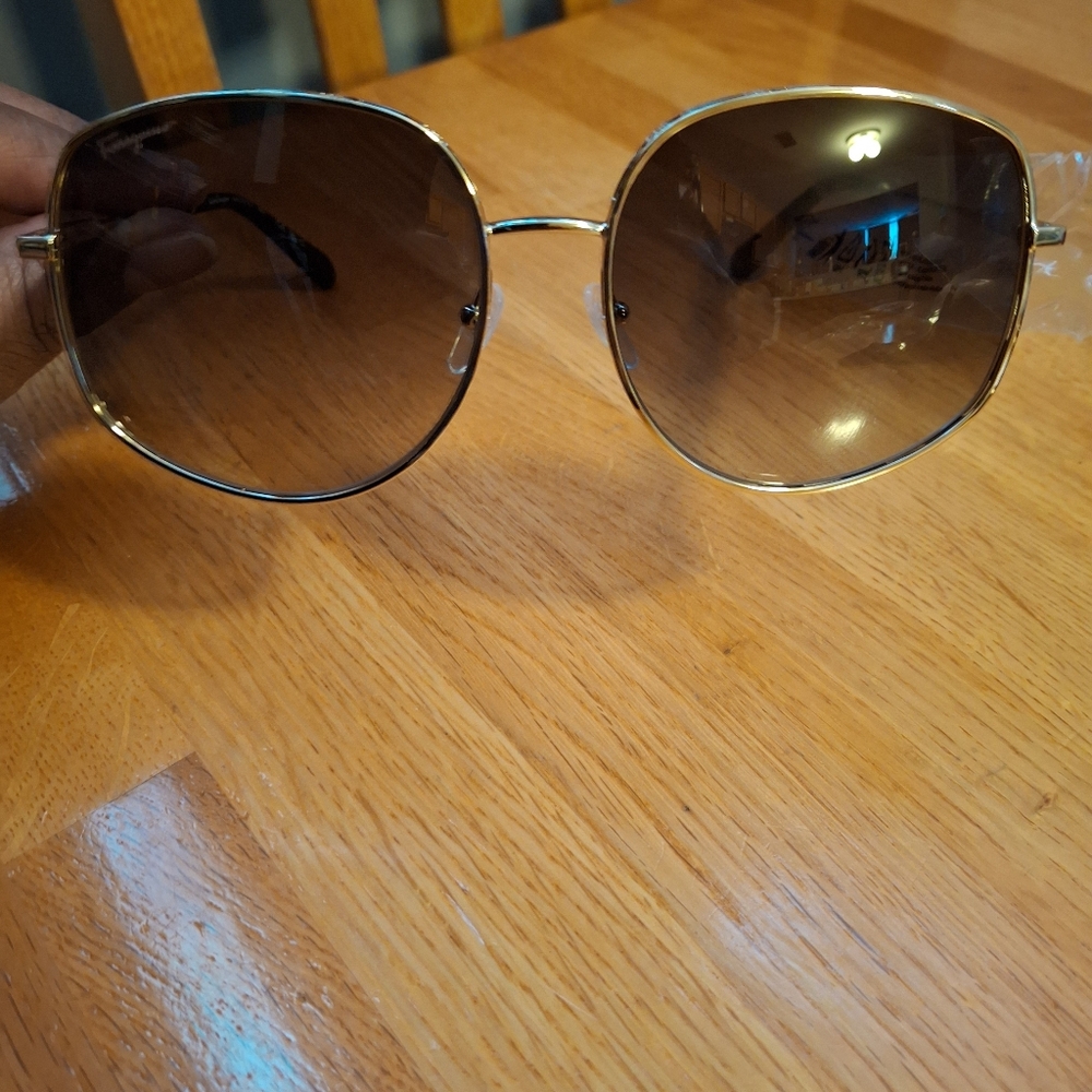 Salvatore Ferragamo Unisex 61mm Gancini Oversize Sunglasses NIB - Picture 3 of 16